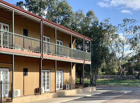 Settlers Hotel York - Accommodation Mount Tamborine 3