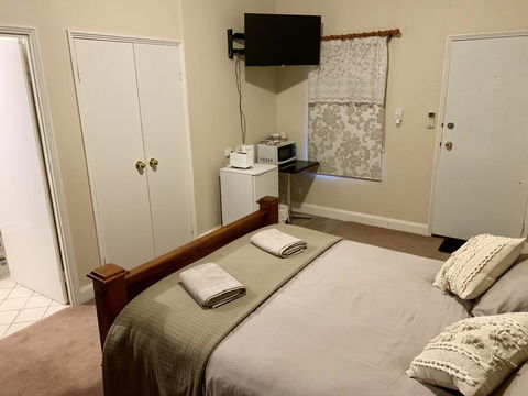 Settlers Hotel York - Accommodation Mount Tamborine 2