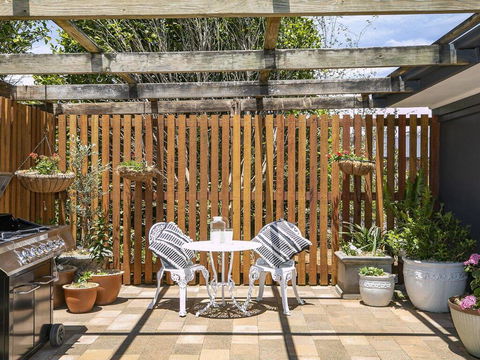 Silky Oak Cottage - Cosy With Country Views - Accommodation Mount Tamborine 1