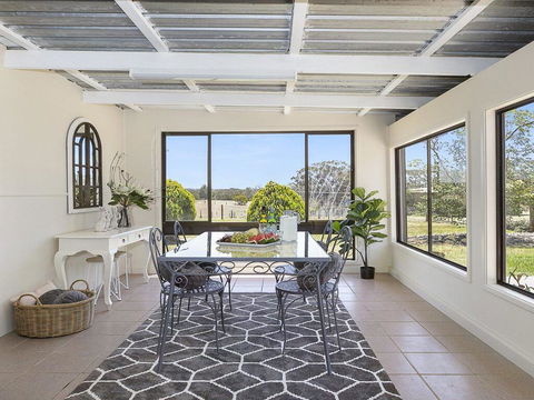 Silky Oak Cottage - Cosy With Country Views - Accommodation Mount Tamborine 0