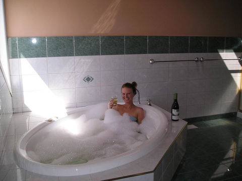 Silver Waters Bed & Breakfast - Accommodation Mount Tamborine 1