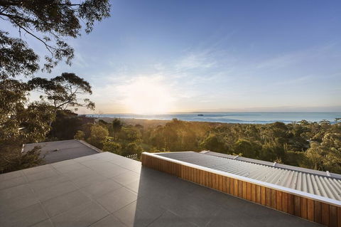Skyluxe Luxury Retreat With Water Views And Deluxe Interior From Every Room - Accommodation Mount Tamborine 1