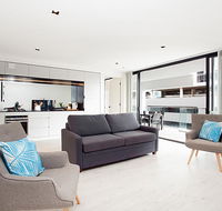 Sleek modern apartment in the heart of Manly - Accommodation Mount Tamborine