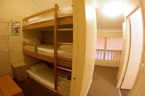Snow Ski Apartments 16 - Accommodation Mount Tamborine 3