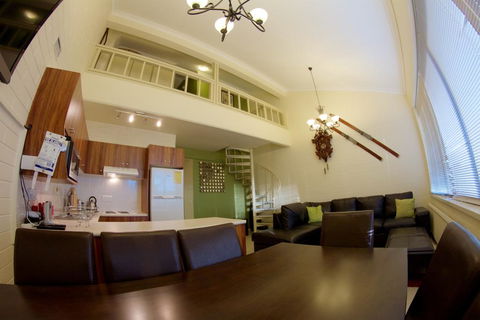 Snow Ski Apartments 32 - Accommodation Mount Tamborine 1