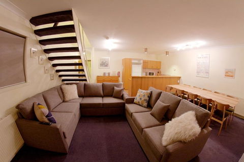 Snow Ski Apartments 38 - Accommodation Mount Tamborine 2