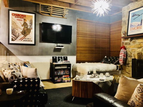 Snowmass Chalet - Accommodation Mount Tamborine 2