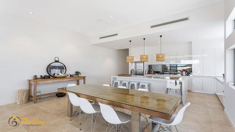 Soldiers Point Style And Sophistication - Accommodation Mount Tamborine 2