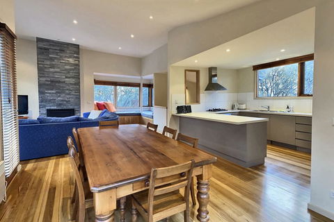 Sonoma Chalet - Accommodation Mount Tamborine 2