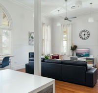 Spacious 2-bed 2-bath Home with Parking and Balcony - Accommodation Mount Tamborine