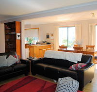Spacious and central to CBD - Accommodation Mount Tamborine