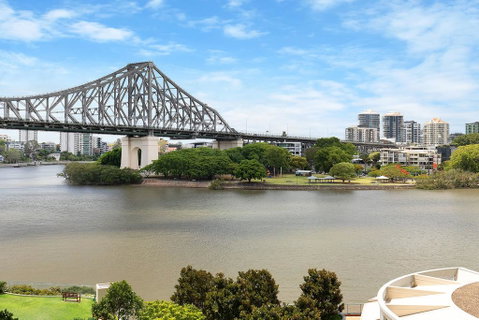 Spacious Executive 3 Bedroom - Brisbane CBD - Views - Pool - WIFI - Free Parking - Accommodation Mount Tamborine 0