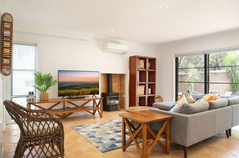 Spacious Home In The Heart Of Avalon Beach - Accommodation Mount Tamborine 3