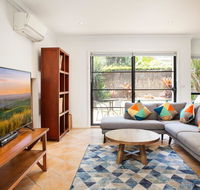 Spacious Home in the Heart of Avalon Beach - Accommodation Mount Tamborine