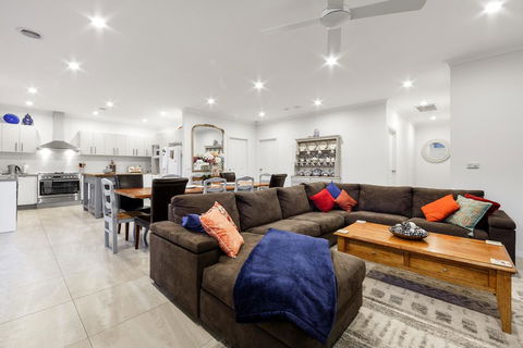 StayCentral - Rosanna Luxurious Mansion - Accommodation Mount Tamborine 0