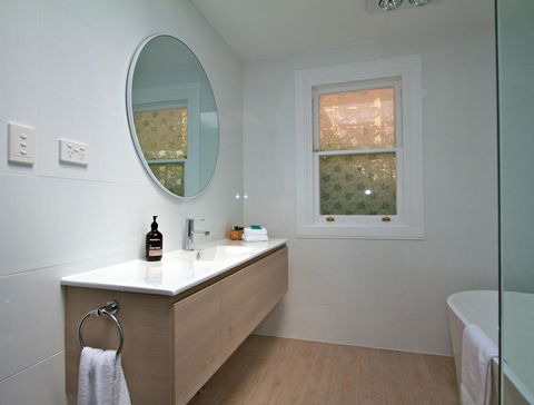 Strahan House - Accommodation Mount Tamborine 3