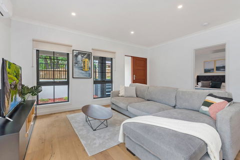 Style, Comfort And Convenience - Accommodation Mount Tamborine 3