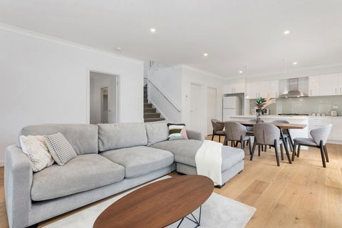 Style, Comfort And Convenience - Accommodation Mount Tamborine 0