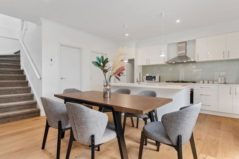 Style, Comfort And Convenience - Accommodation Mount Tamborine 1