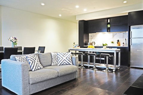 STYLISH 2BR 2BTH + CAR = HEART OF SOUTH YARRA - Accommodation Mount Tamborine 2