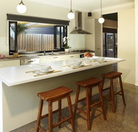 Stylish Living- Fireplace WiFi Linen 4 bdrm Beach 850m - Accommodation Mount Tamborine