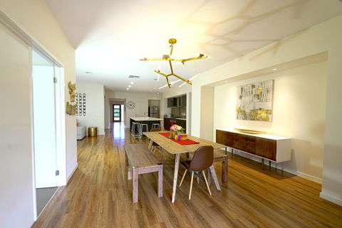 Stylish Luxe House For Big Group Near Shopping Center - Accommodation Mount Tamborine 0