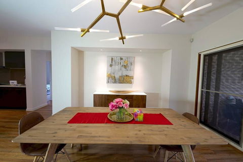Stylish Luxe House For Big Group Near Shopping Center - Accommodation Mount Tamborine 2