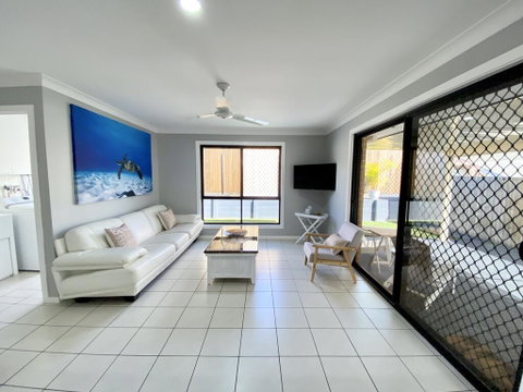 STYLISH RESIDENCE, LARGE PRIVATE YARD - CLOSE TO DREAMWORLD - Accommodation Mount Tamborine 0