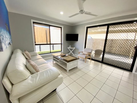 STYLISH RESIDENCE, LARGE PRIVATE YARD - CLOSE TO DREAMWORLD - Accommodation Mount Tamborine 1