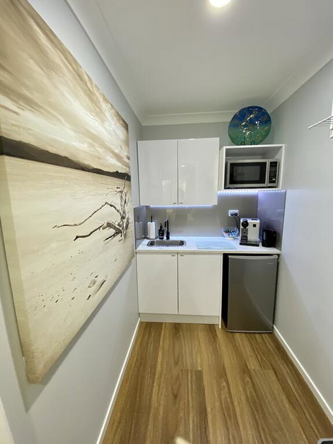 STYLISH UNIT - CLOSE TO DREAMWORLD - Accommodation Mount Tamborine 3