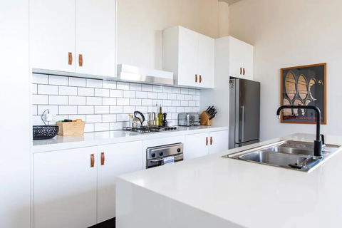 Stylish Warehouse Conversion In The Heart Of Fitzroy - Accommodation Mount Tamborine 3