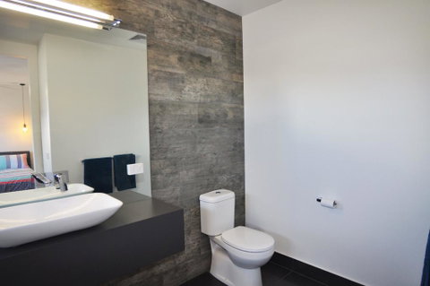 SUNNYSIDE - SURF SIDE - Accommodation Mount Tamborine 1