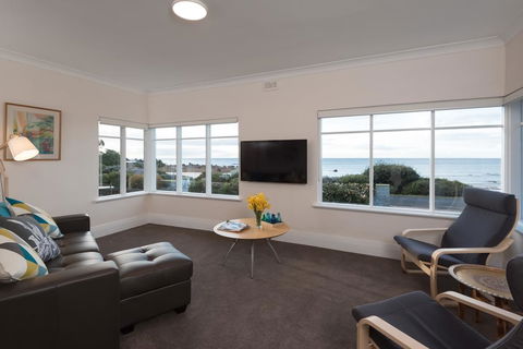 Sunrise At Penguin - Accommodation Mount Tamborine 0
