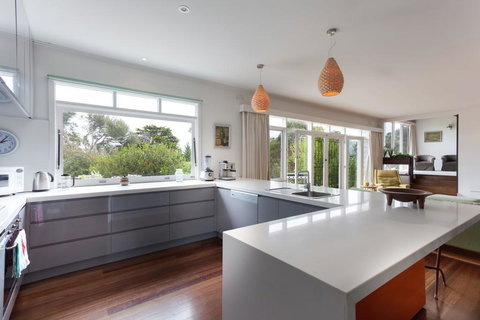 Sunseeker House - Accommodation Mount Tamborine 3