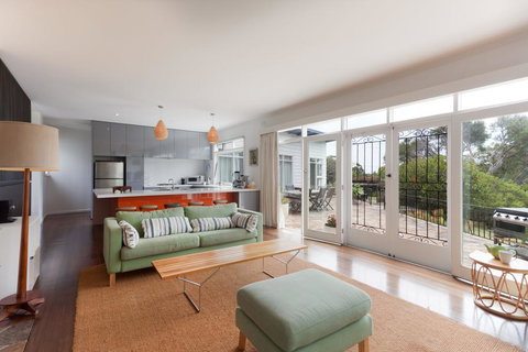 Sunseeker House - Accommodation Mount Tamborine 0