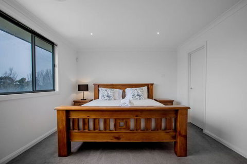 Superb Luxe 5BR House@Point Cook Near Lake - Accommodation Mount Tamborine 1