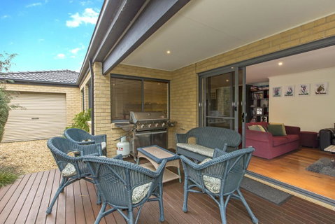 SURFSIDE GETAWAY IN PICTURESQUE INVERLOCH - Accommodation Mount Tamborine 3