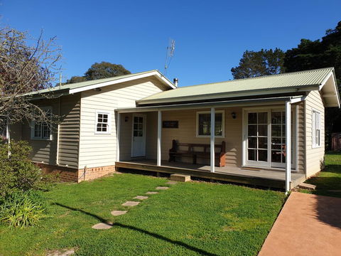 Sutton Forest Cottage - Accommodation Mount Tamborine 0
