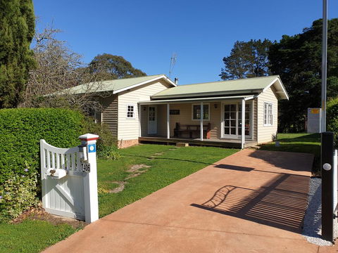 Sutton Forest Cottage - Accommodation Mount Tamborine 1