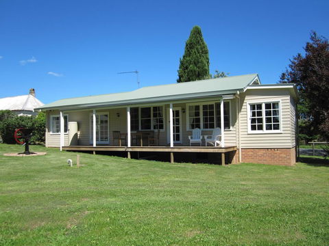 Sutton Forest Cottage - Accommodation Mount Tamborine 3