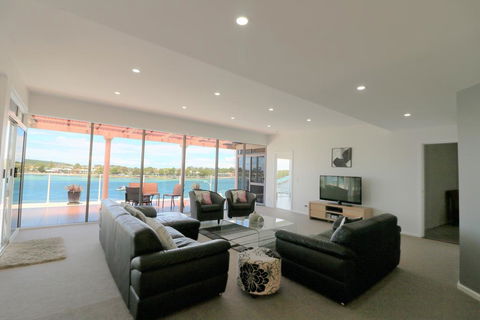 Sybella - Accommodation Mount Tamborine 3