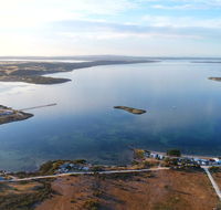 Tall Pines Beach House at Mount Dutton Bay part of Coffin Bay waterways - Accommodation Mount Tamborine