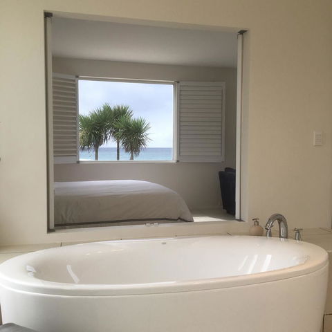Saltwater - Absolute Oceanfront, Hot Tubs, Sauna, Fire Pits - Accommodation Mount Tamborine 23