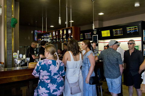 Deloraine Hotel - Accommodation Mount Tamborine 13