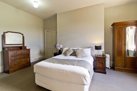 Deloraine Hotel - Accommodation Mount Tamborine 26