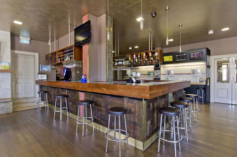 Deloraine Hotel - Accommodation Mount Tamborine 15