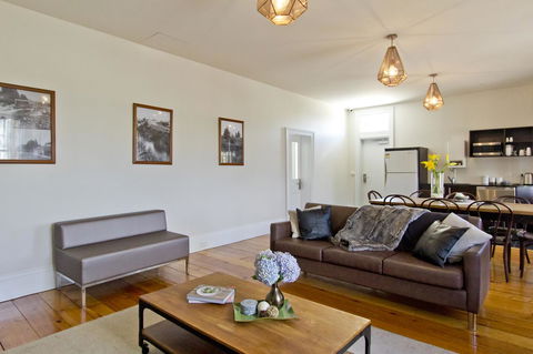 Deloraine Hotel - Accommodation Mount Tamborine 23