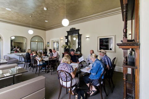 Deloraine Hotel - Accommodation Mount Tamborine 10