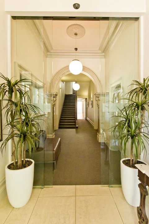 Deloraine Hotel - Accommodation Mount Tamborine 18