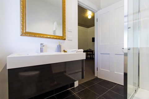 Deloraine Hotel - Accommodation Mount Tamborine 0